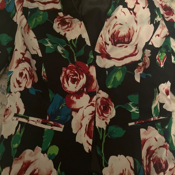 Blazer - Picture 4 of 4